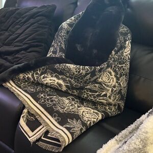 Floral Black and White faux fur collar Blanket scarf